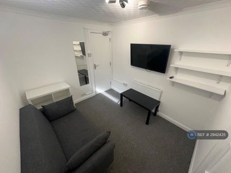 4 bedroom terraced house to rent - Photo 2