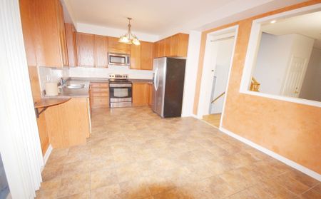 For Lease - 39 Aubergine Street, Richmond Hill, Ontario - Photo 2