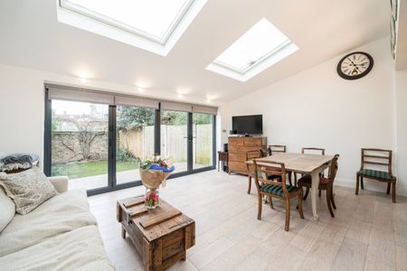 Uxbridge Road, Shepherds Bush, W12, London - Photo 2