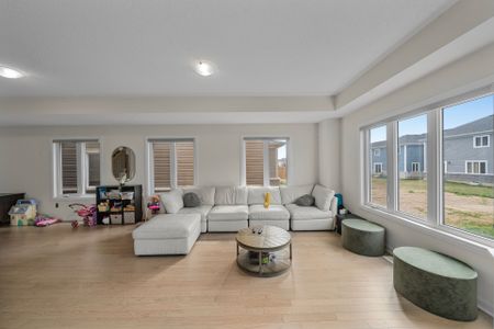 For Lease - 121 Oakmont Drive, Loyalist, Ontario - Photo 3