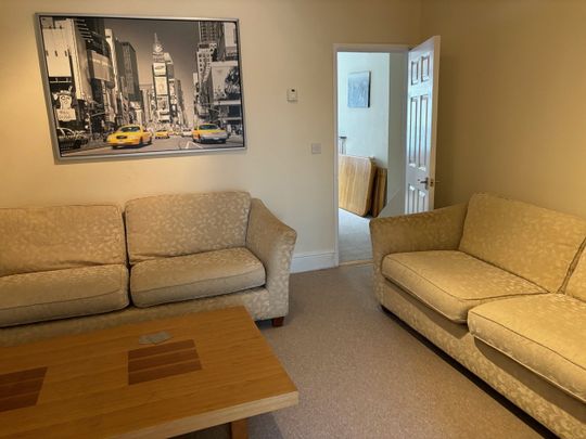 Room in a Shared House, Nags Head Hill, BS5 - Photo 1