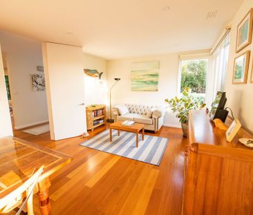 Fully Furnished, Stunning Family Home - Photo 4