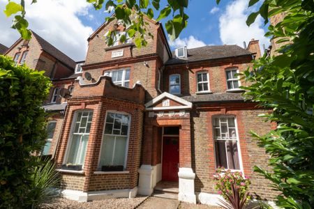 Bright and airy 1 bed flat near Balham/ Streatham Hill - Photo 5