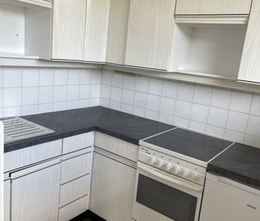 Schöne 2 Zimmerwohnung mit Loggia in Grünlage und mit Fernblick Sal... - Photo 2