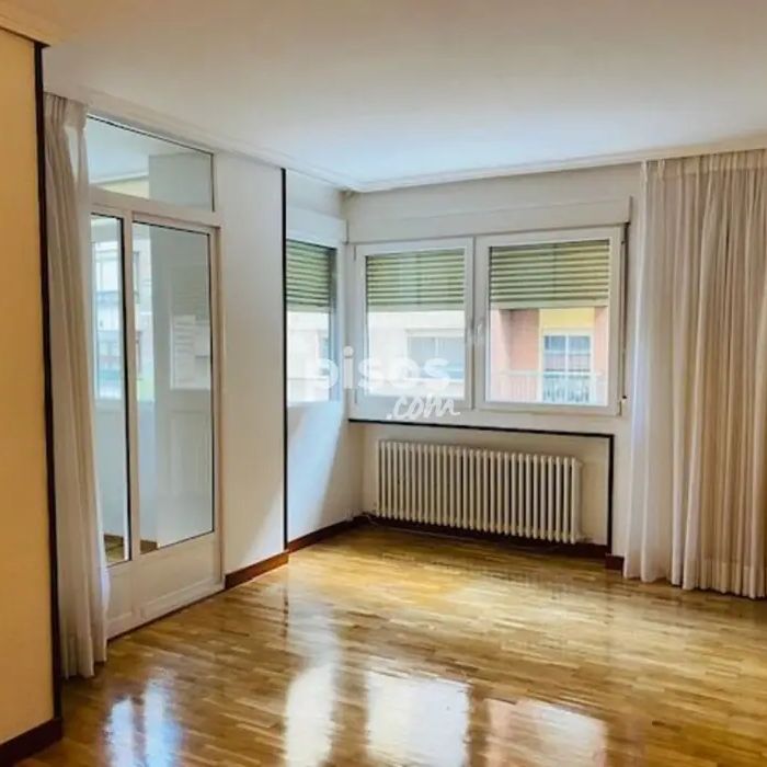 Piso en alquiler en Calle del León, 5 - Foto 1