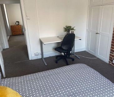 1 bedroom in a house share to rent - Photo 6