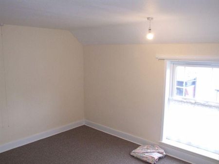 3 bedroom end of terrace house to rent - Photo 3