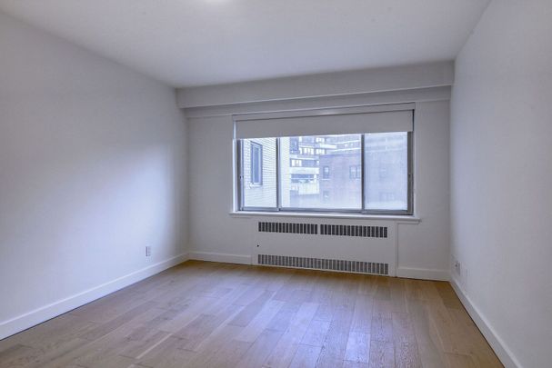 3555 Cote-des-Neiges Road, Montréal, QC - Photo 1