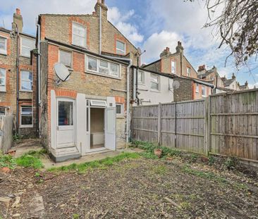 2 bedroom maisonette to rent - Photo 6