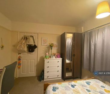 4 bedroom semi-detached house to rent - Photo 5