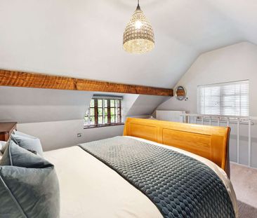 A beautifully extended thatched country home set within 2.18 acres ... - Photo 4
