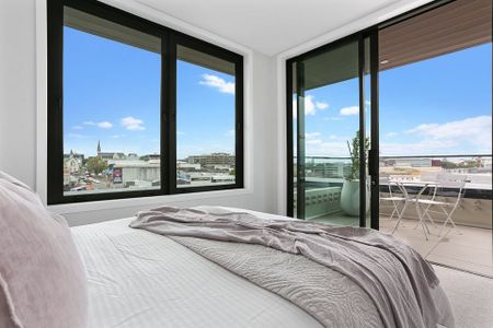 Luxury & Brand New Penthouse, Bills Included - Photo 3
