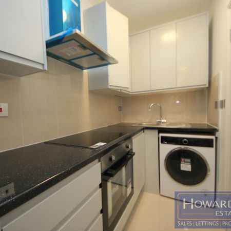 De Havilland Road, Edgware, HA8 - Photo 3