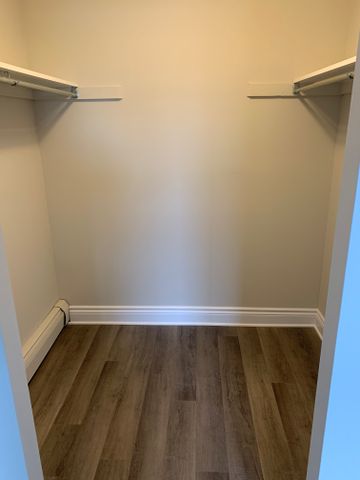 215 Clarence Street Apartments - Photo 5