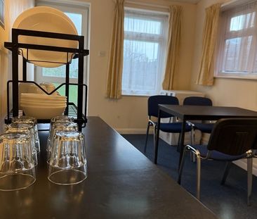 Room in a Shared House, Burgess Road, SO16 - Photo 5