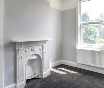 3 bedroom flat to rent - Photo 2