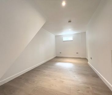 2 Bed Flat, London, E6 - Photo 3