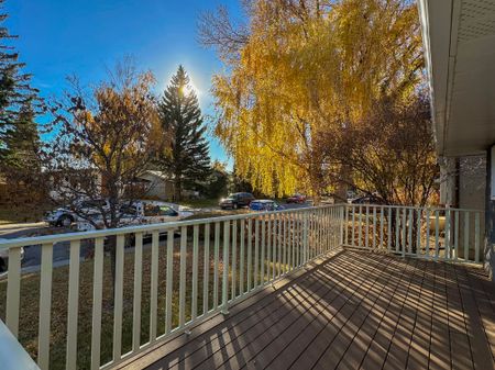 Charming Acadia Home – Double Garage & Quiet Neighborhood Special Incentive - Photo 5