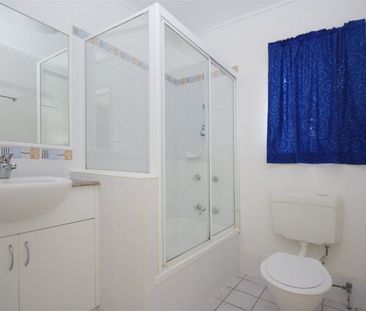 Spacious Annerley Apartment With Separate Living Area - Photo 5