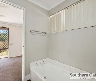 COSY FAMILY HOME IN CONVENIENT LOCATION - Photo 3