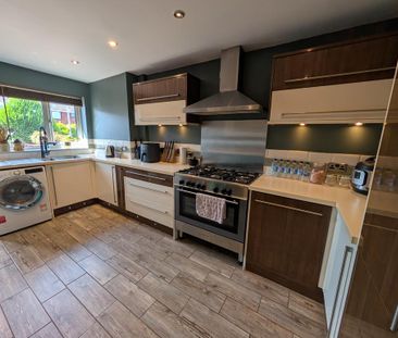 3 bedroom semi-detached house to rent - Photo 6