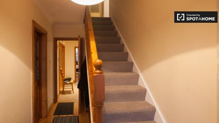 Room for rent in 5-bedroom house in Donaghmede, Dublin - Photo 5