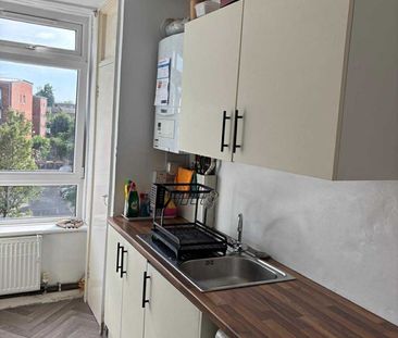 Room in a Shared Flat, York Road, SW11 - Photo 5
