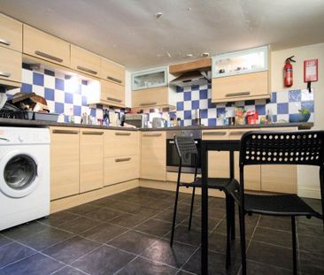 1 bedroom in a house share to rent - Photo 5