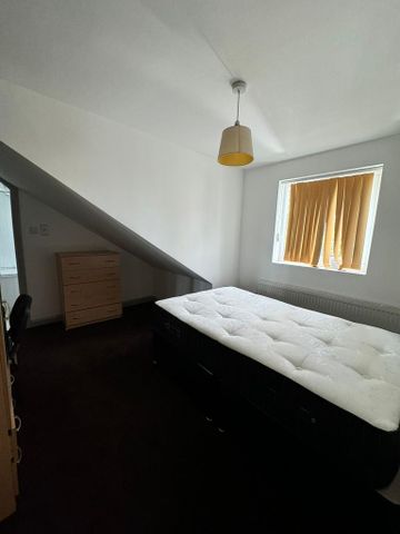 9 bedroom semi-detached house to rent - Photo 5