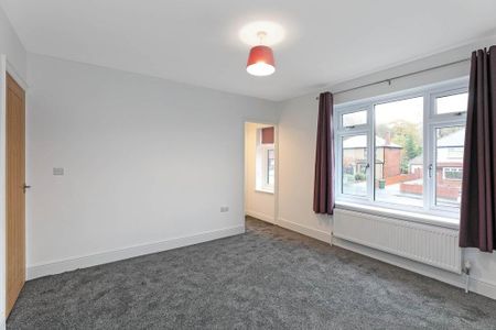 4 bedroom semi-detached house to rent - Photo 2