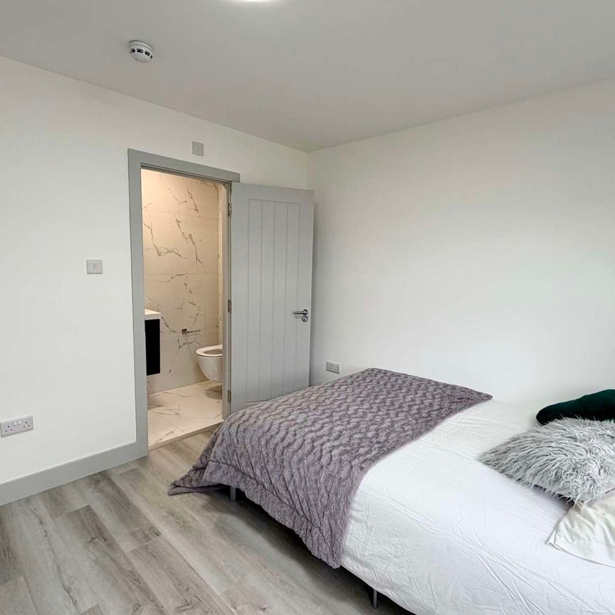 5 En-suites, 1 Minute walk from station Room 3 - Photo 1