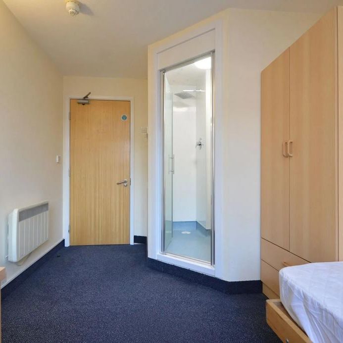 1 bedroom in a flat share to rent - Photo 1