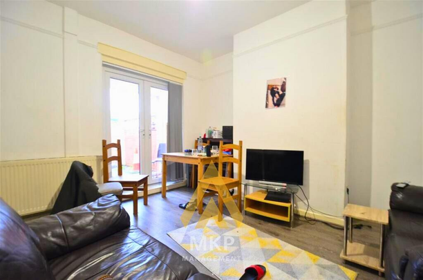 5 bedroom terraced house to rent - Photo 1