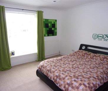 3 bedroom end of terrace house to rent - Photo 4