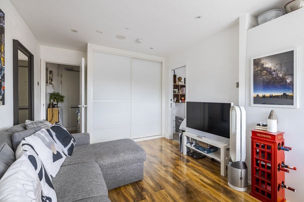 Cobbs Hall, Fulham Palace Road, Fulham, London, SW6 - Photo 1