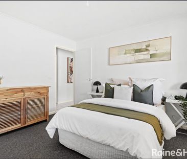 Spacious Family Haven - Comfort, Style & Fun Await! - Photo 6
