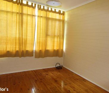 SPACIOUS FAMILY HOME WITH MULTIPLE LIVING AREAS & GREAT OUTDOOR SPACE - Photo 5