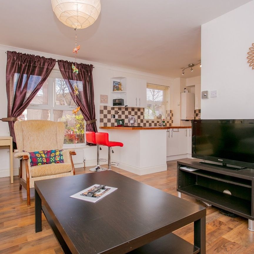 Two Bedroom Flat For Let North Villas Camden NW1 - Photo 1