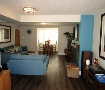 4 bedroom end of terrace house to rent - Photo 4