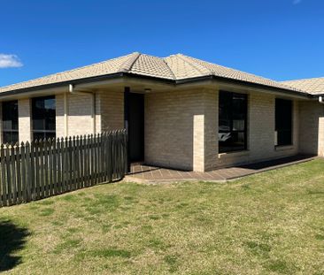 3 BEDROOM UNIT IN QUIET NEIGHBOURHOOD - Photo 1