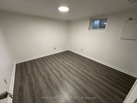 For Lease - 26 Walter Avenue Unit# Lower, Newmarket, Ontario - Photo 5