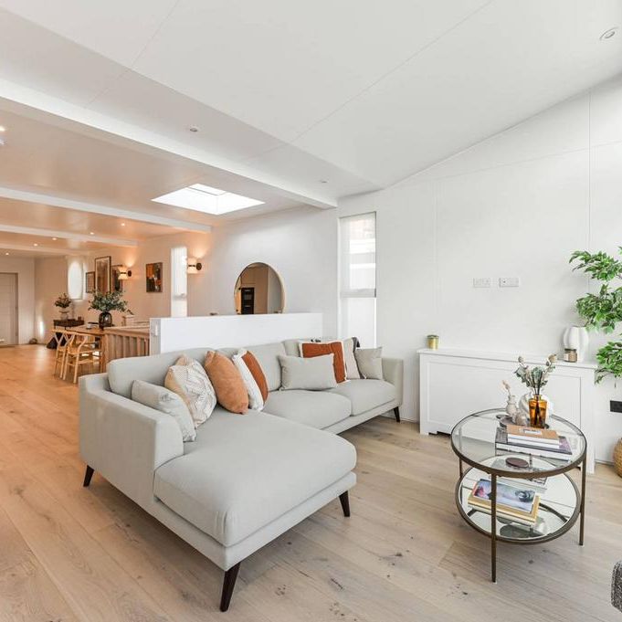 2 bedroom houseboat to rent - Photo 1