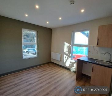 1 bedroom in a house share to rent - Photo 2