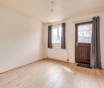 21 Maldon Court, Belfast, BT12 6GY - Photo 4