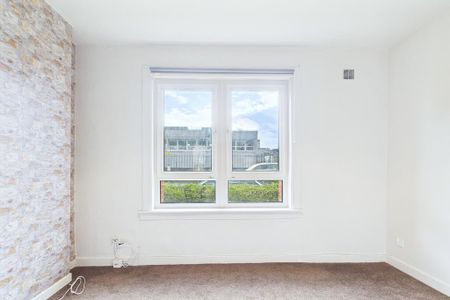 1 bedroom ground floor flat to rent - Photo 2