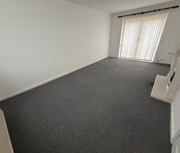 Spenser Avenue - Photo 2