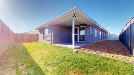 Stunning Modern Home - Photo 3