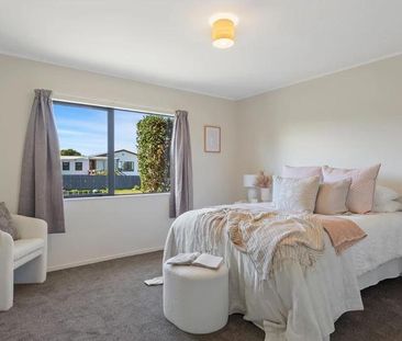 Three bedroom home in Clendon! - Photo 5