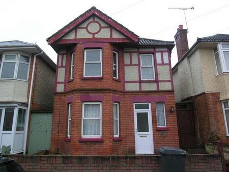 Bedroom Semi Detached House In Winton, BH9 - Photo 5