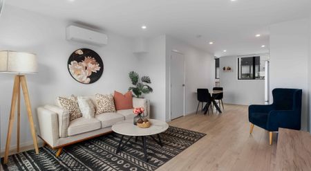 Modern Townhouse with 2 Bathrooms + Carpark - Photo 2